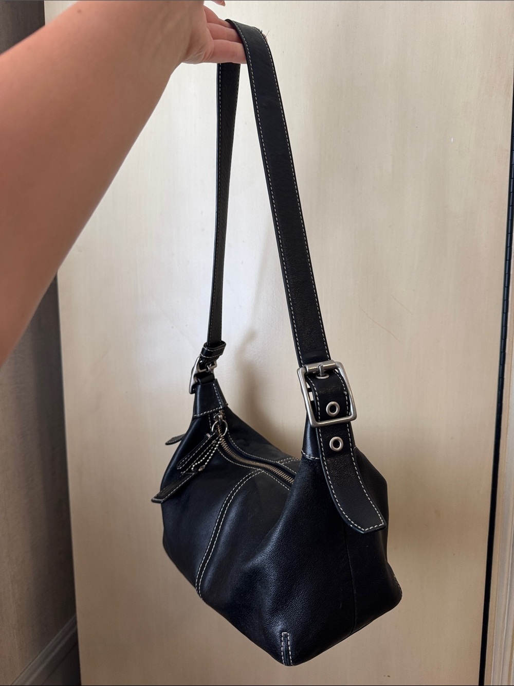 Coach Black Leather Shoulder Bag with White Contrast Stitching - Picture 5 of 9
